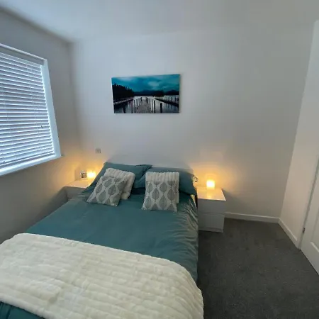 Modern 2 Bedroom Apartment, With Car Parking. Bitton Exterior photo