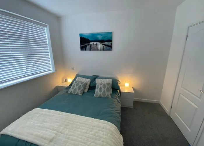 Modern 2 Bedroom Apartment, With Car Parking.