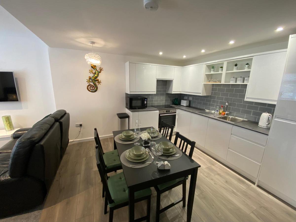 Modern 2 Bedroom Apartment, With Car Parking. Apartment *