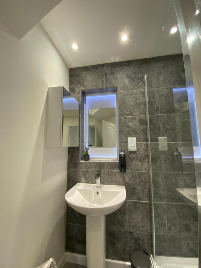 Modern 2 Bedroom Apartment, With Car Parking. Apartment *