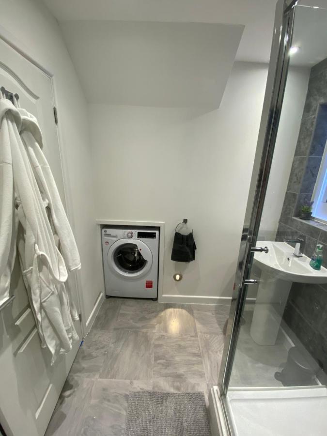 Modern 2 Bedroom Apartment, With Car Parking. Apartment Bitton