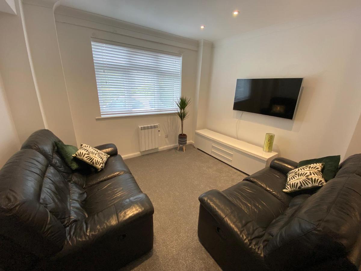 Apartment Modern 2 Bedroom Apartment, With Car Parking. Bitton